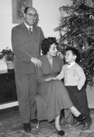 Antonio Piromalli con la moglie Vittoria e il figlio Lanfranco, Capodanno 1956